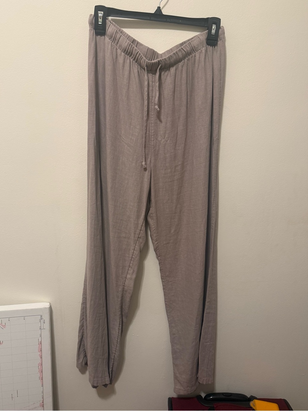 Women’s linen Pants in Taupe
